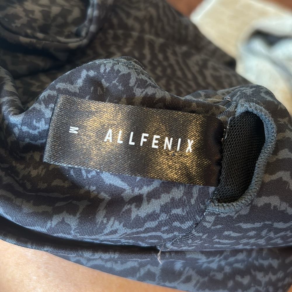 ALLFENIX- SZ M Black Sport Bra/ Lounge Crop Top - Picture 9 of 9